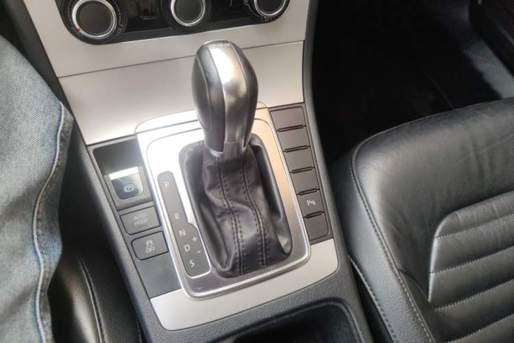 Used Volkswagen Magotan 2012 Revised Version 1.8TSI Leading Edition Gear Lever