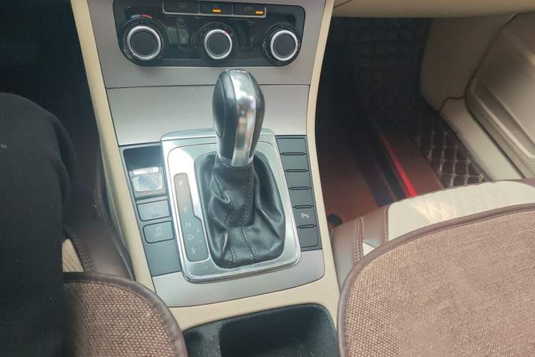 Used Volkswagen Magotan 2012 Revised Version 1.8TSI Leading Edition Gear Lever