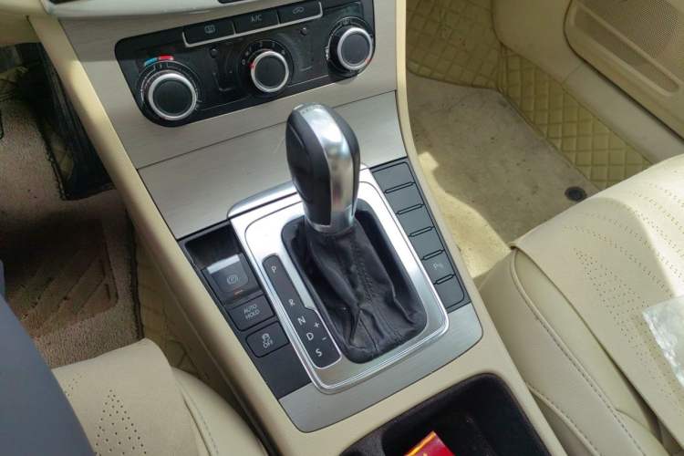 Used Volkswagen Magotan 2012 Revised Version 1.8TSI Leading Edition Gear Lever