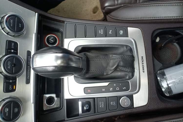 Used Volkswagen Magotan 2012 Travel Edition 2.0 TSI Four-Wheel Drive Luxury Version Gear Lever