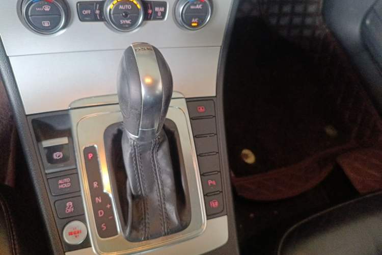 Used Volkswagen Magotan 2012 Revised Version 2.0 TSI Supreme Edition Gear Lever