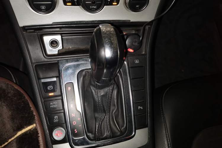 Used Volkswagen Magotan 2012 2.0 TSI Prestige Edition Gear Lever