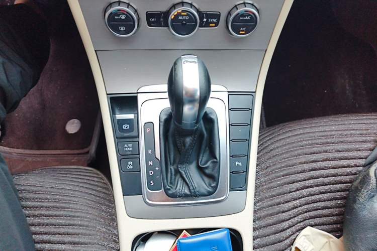 Used Volkswagen Magotan 2012 Revised 1.8TSI Luxury Version Gear Lever