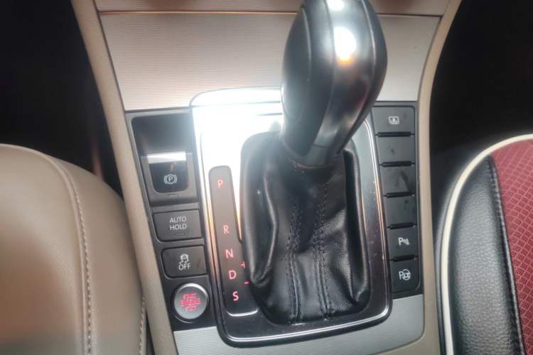Used Volkswagen Magotan 2012 Facelift 1.8TSI Prestige Model Gear Lever