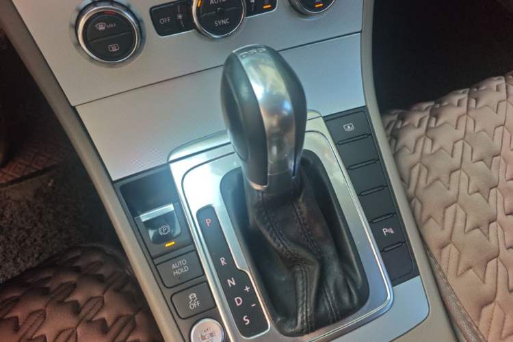 Used Volkswagen Magotan 2012 1.8TSI Prestige Model Gear Lever