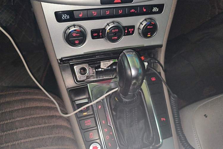 Used Volkswagen Magotan 2012 2.0 TSI Prestige Edition Gear Lever