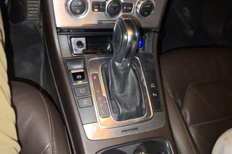 Used Volkswagen Magotan 2012 Travel Edition 2.0 TSI 4x4 Comfort Version Gear Lever
