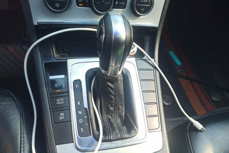 Used Volkswagen Magotan 2012 Revised Version 2.0 TSI Luxury Edition Gear Lever