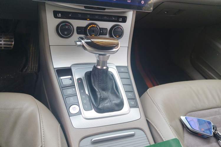 Used Volkswagen Magotan 2012 Facelift 2.0 TSI Prestige Model Gear Lever