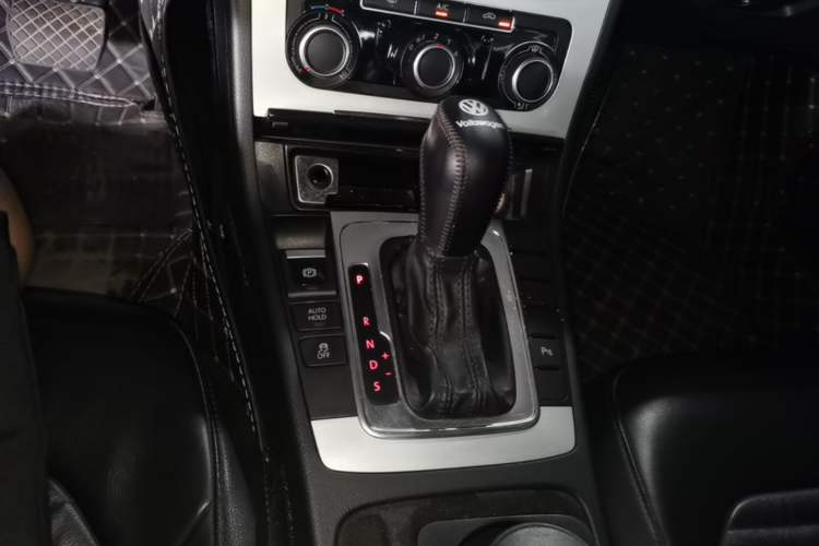 Used Volkswagen Magotan 2012 Revised Version 1.8TSI Leading Edition Gear Lever