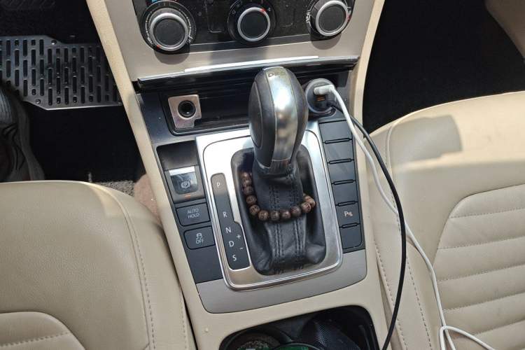 Used Volkswagen Magotan 2012 Revised Version 1.8TSI Leading Edition Gear Lever
