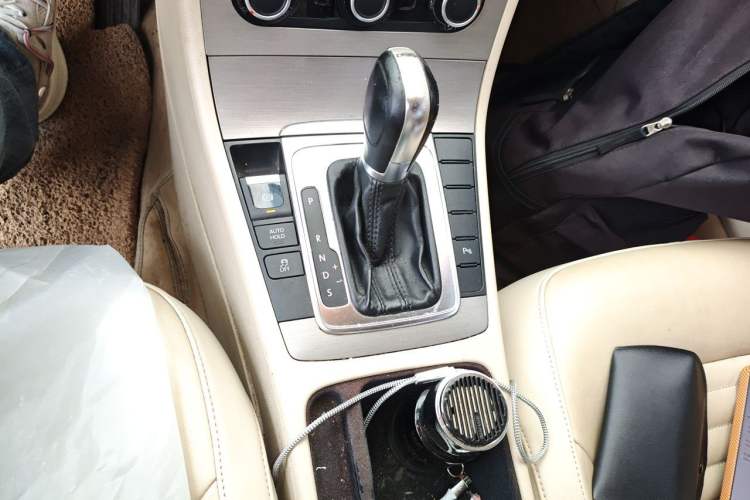 Used Volkswagen Magotan 2012 Revised Version 1.8TSI Leading Edition Gear Lever