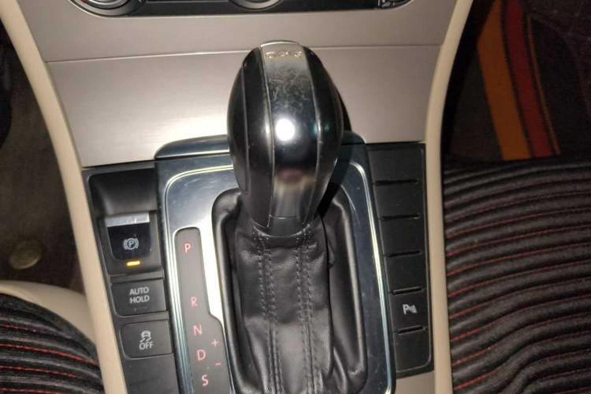 Used Volkswagen Magotan 2012 Revised Version 1.8TSI Leading Edition Gear Lever