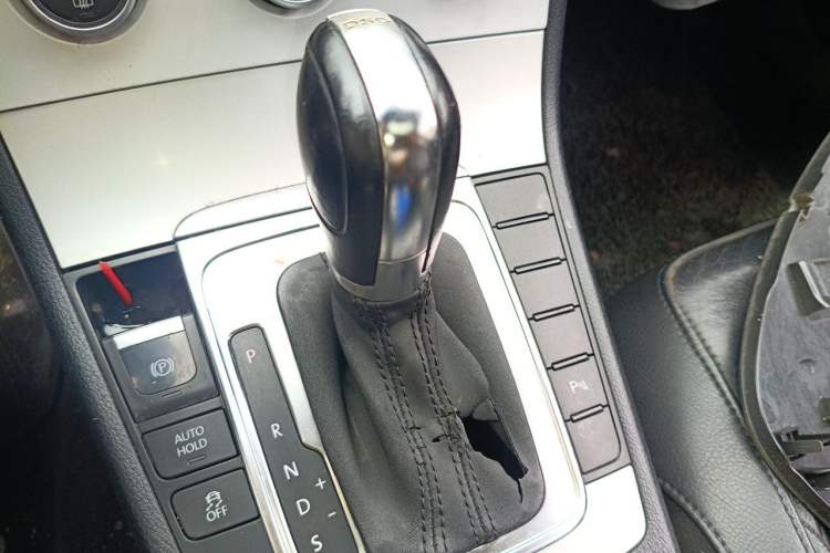 Used Volkswagen Magotan 2012 Revised Version 1.8TSI Leading Edition Gear Lever