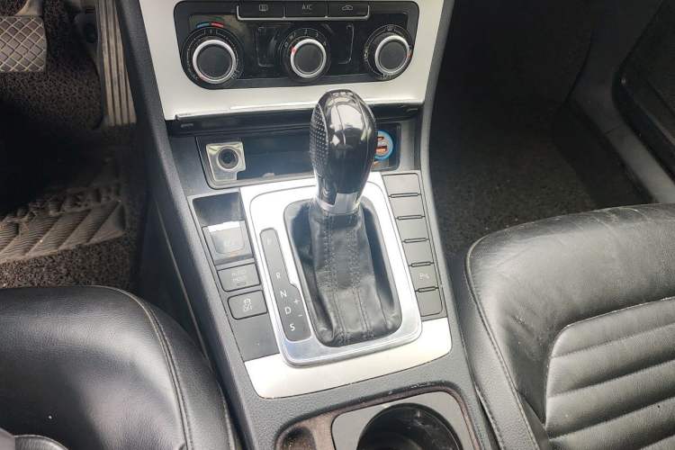 Used Volkswagen Magotan 2012 Revised Version 1.8TSI Leading Edition Gear Lever