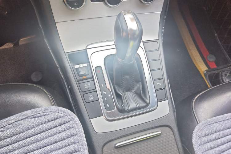 Used Volkswagen Magotan 2012 Revised Version 2.0 TSI Luxury Edition Gear Lever