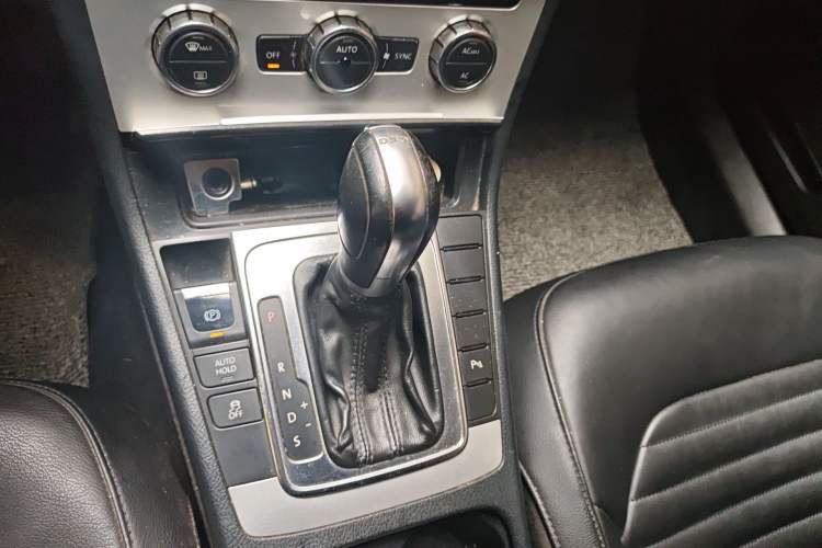 Used Volkswagen Magotan 2012 Revised 1.8TSI Luxury Version Gear Lever