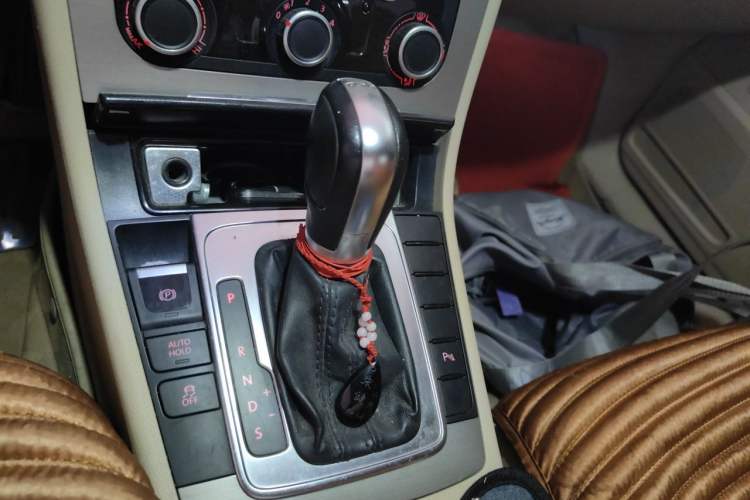 Used Volkswagen Magotan 2012 Revised Version 1.8TSI Leading Edition Gear Lever