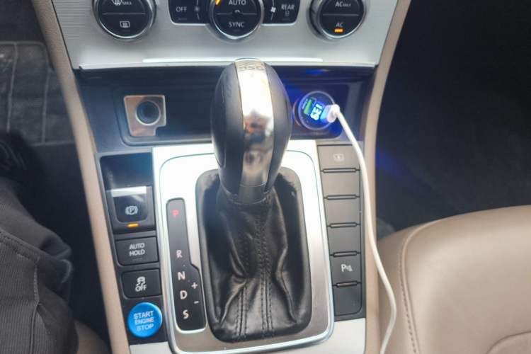 Used Volkswagen Magotan 2012 2.0 TSI Prestige Edition Gear Lever
