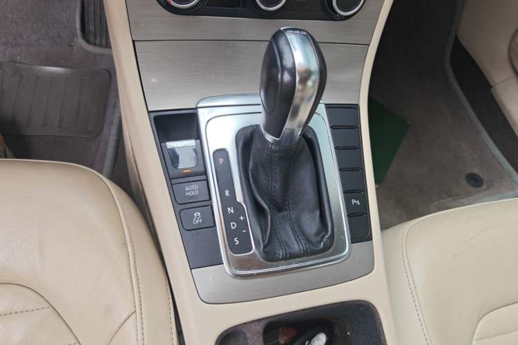 Used Volkswagen Magotan 2012 Revised Version 1.8TSI Leading Edition Gear Lever