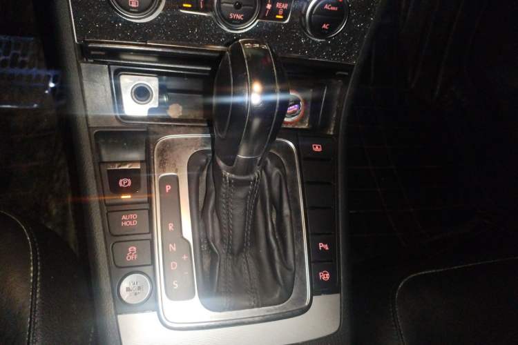 Used Volkswagen Magotan 2012 1.8TSI Prestige Model Gear Lever