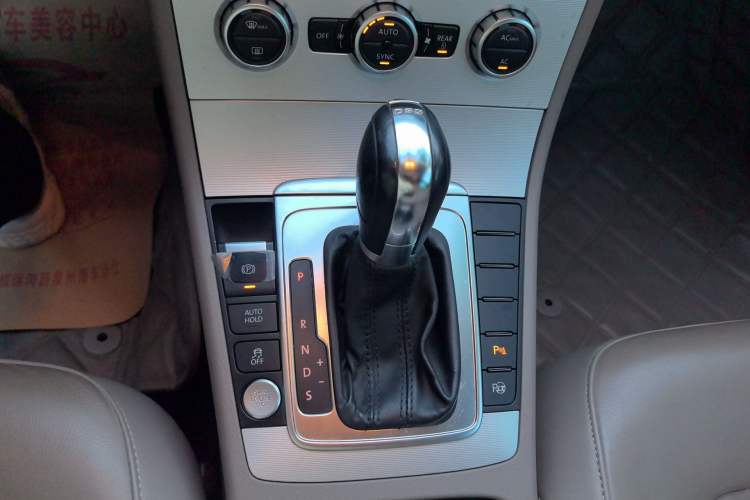 Used Volkswagen Magotan 2012 Revised Version 2.0 TSI Supreme Edition Gear Lever