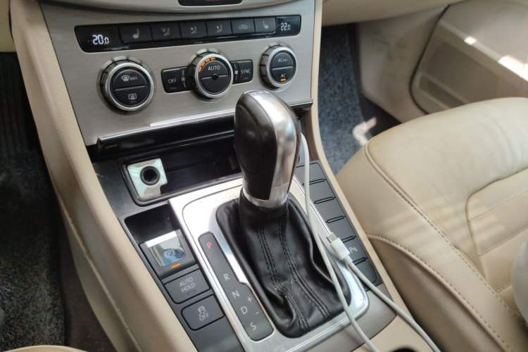 Used Volkswagen Magotan 2012 1.8TSI Luxury Model Gear Lever