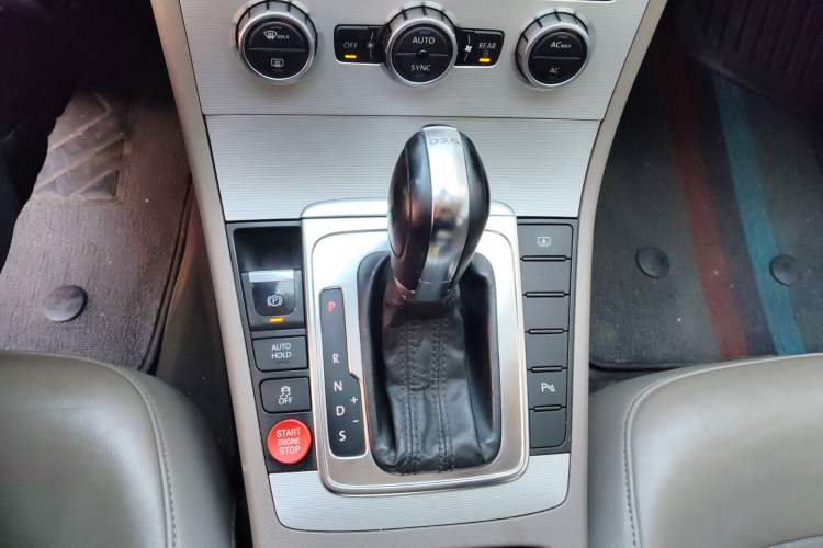 Used Volkswagen Magotan 2012 Revised Version 2.0 TSI Supreme Edition Gear Lever