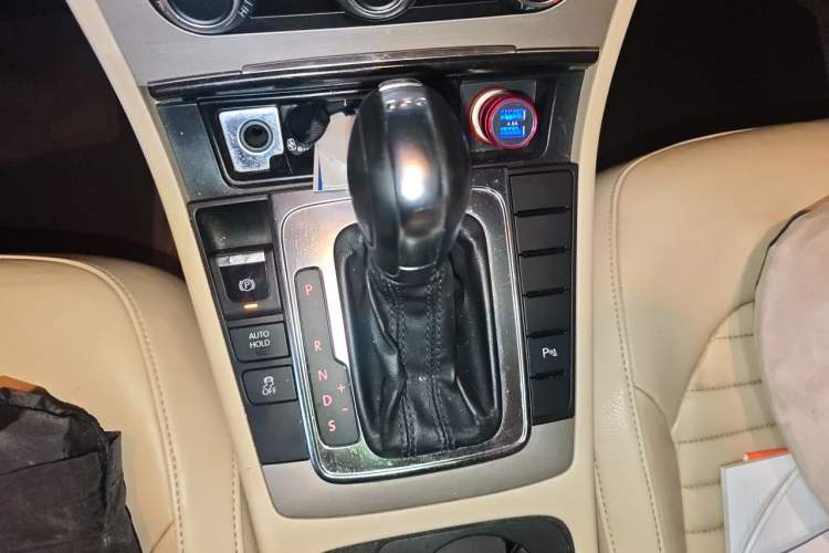 Used Volkswagen Magotan 2012 Revised Version 1.8TSI Leading Edition Gear Lever