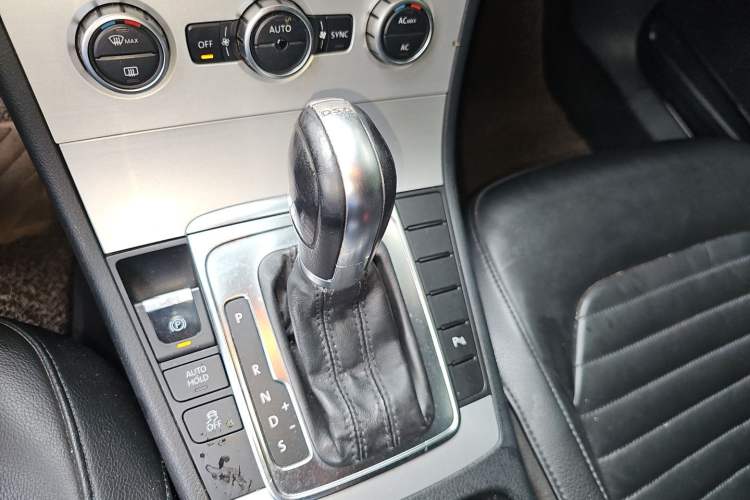 Used Volkswagen Magotan 2012 Revised Version 2.0 TSI Luxury Edition Gear Lever