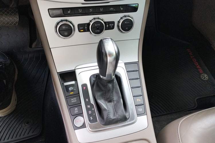 Used Volkswagen Magotan 2012 Revised Version 2.0 TSI Supreme Edition Gear Lever