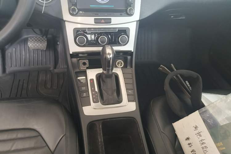 Used Volkswagen Magotan 2012 Revised Version 1.8TSI Leading Edition Gear Lever