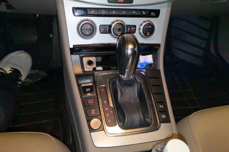 Used Volkswagen Magotan 2012 Revised Version 2.0 TSI Supreme Edition Gear Lever