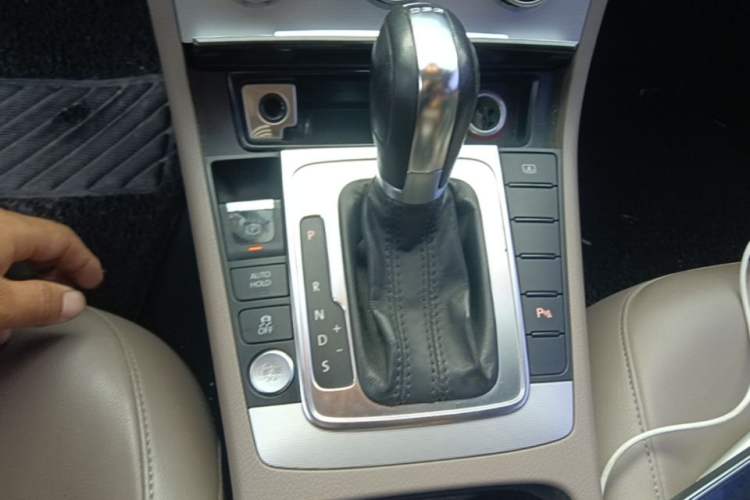Used Volkswagen Magotan 2012 Facelift 2.0 TSI Prestige Model Gear Lever