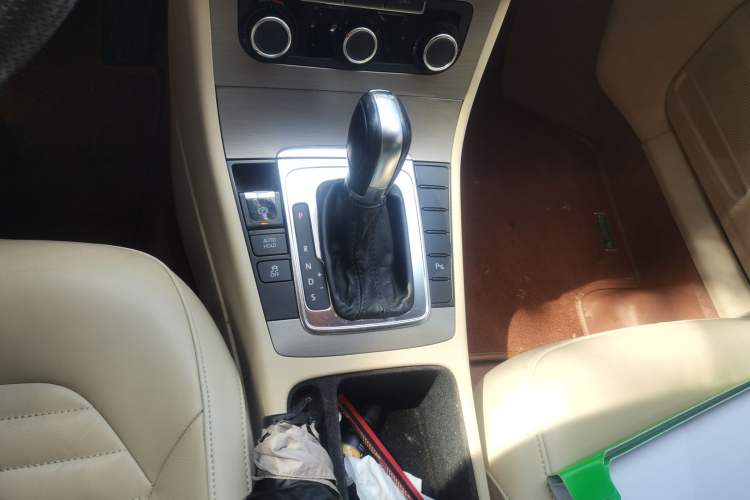 Used Volkswagen Magotan 2012 Revised Version 1.8TSI Leading Edition Gear Lever