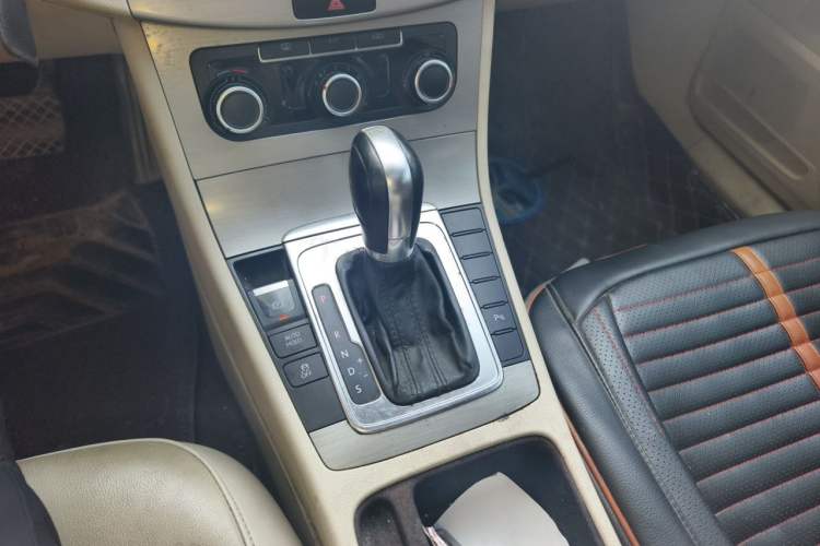 Used Volkswagen Magotan 2012 Revised Version 1.8TSI Leading Edition Gear Lever