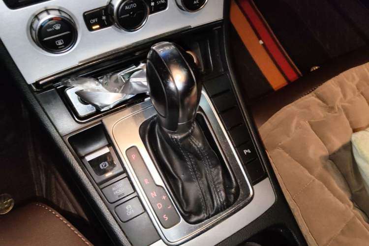 Used Volkswagen Magotan 2012 1.4TSI Luxury Model Gear Lever