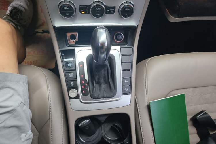 Used Volkswagen Magotan 2012 2.0 TSI Prestige Edition Gear Lever