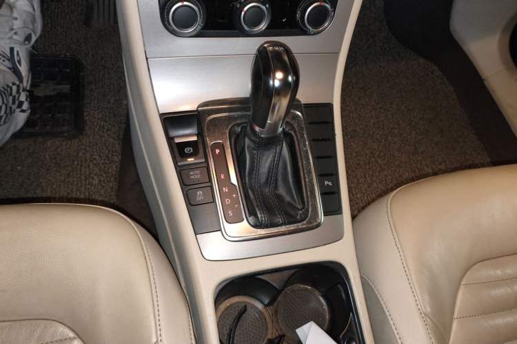 Used Volkswagen Magotan 2012 Revised Version 1.8TSI Leading Edition Gear Lever