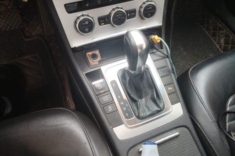 Used Volkswagen Magotan 2012 Revised 1.8TSI Luxury Version Gear Lever