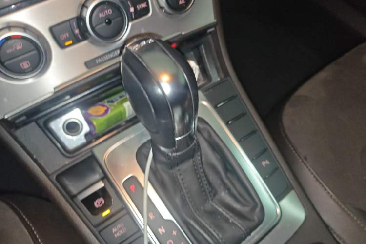 Used Volkswagen Magotan 2012 Travel Edition 2.0 TSI Comfort Version Gear Lever
