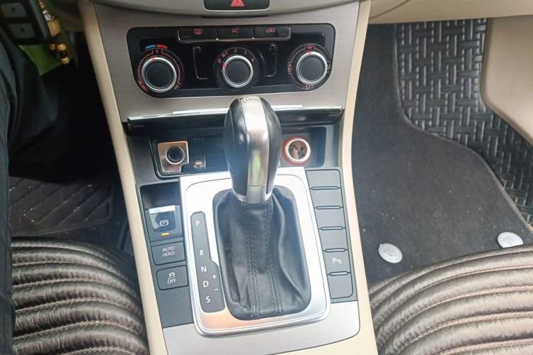 Used Volkswagen Magotan 2012 Revised Version 1.8TSI Leading Edition Gear Lever