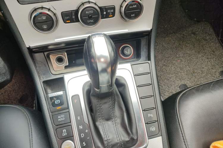 Used Volkswagen Magotan 2012 Facelift 1.8TSI Prestige Model Gear Lever