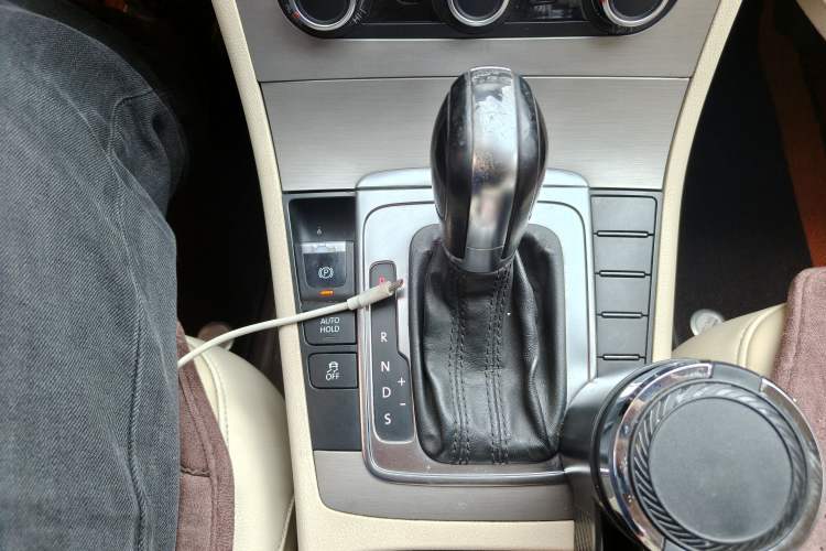 Used Volkswagen Magotan 2012 Revised Version 1.8TSI Leading Edition Gear Lever