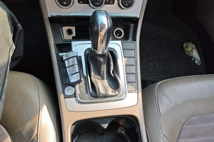 Used Volkswagen Magotan 2012 2.0 TSI Ultimate Edition Gear Lever