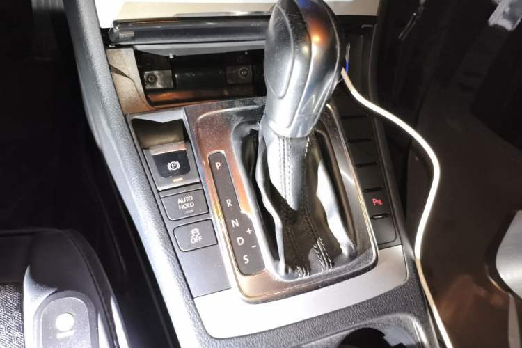 Used Volkswagen Magotan 2012 Revised 1.8TSI Luxury Version Gear Lever