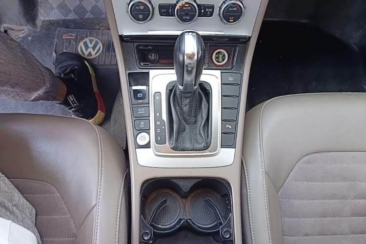 Used Volkswagen Magotan 2012 Facelift 2.0 TSI Prestige Model Gear Lever