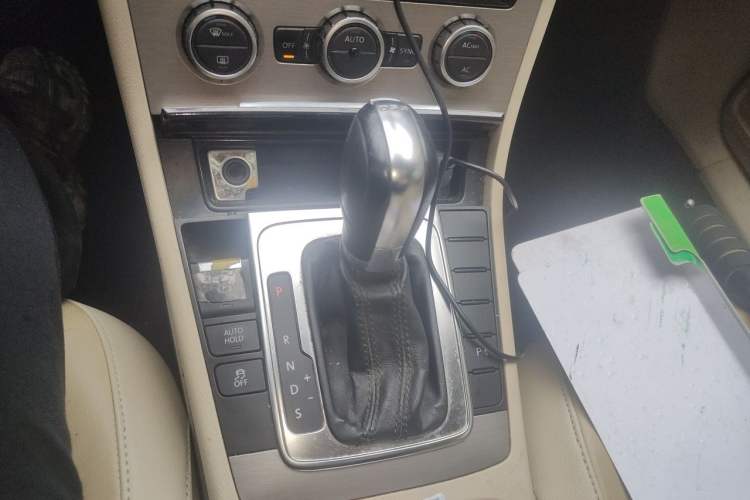 Used Volkswagen Magotan 2012 Revised 1.8TSI Luxury Version Gear Lever