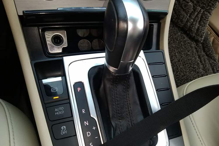 Used Volkswagen Magotan 2012 Revised 1.8TSI Luxury Version Gear Lever