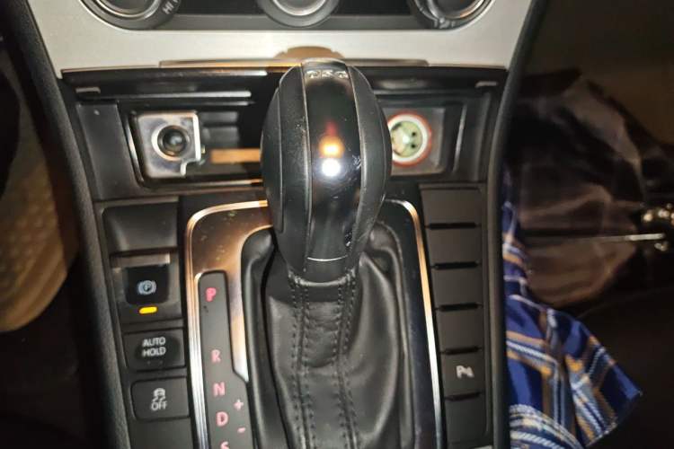 Used Volkswagen Magotan 2012 Revised Version 1.8TSI Leading Edition Gear Lever
